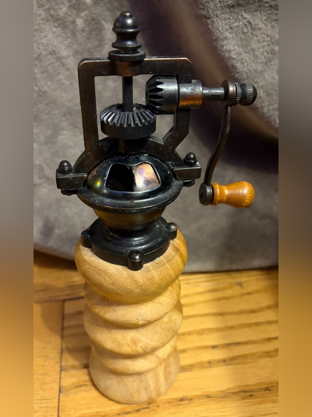 Handmade Antique Style Pepper Grinder